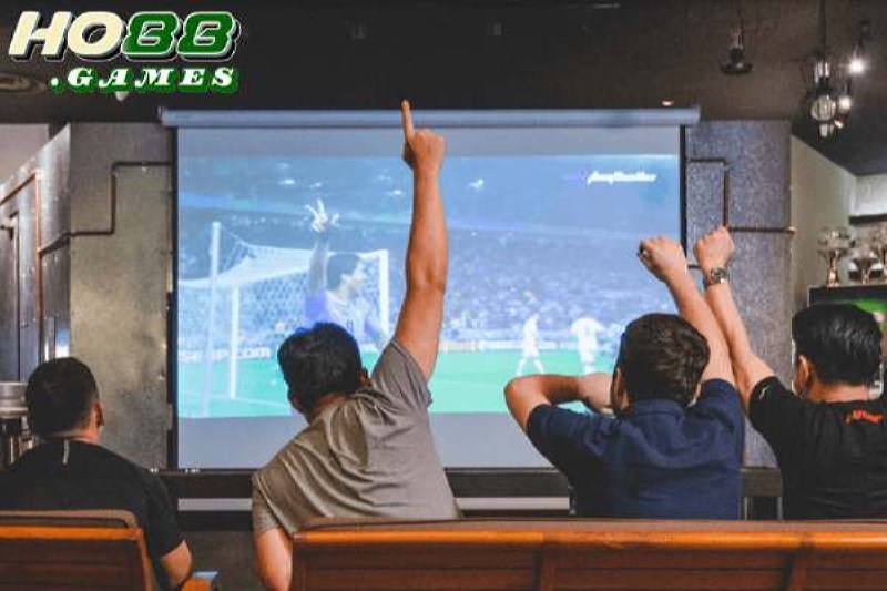 Cafe Bệt là một trong các quán cafe xem bóng đá rộng rãi nhất tại TPHCM